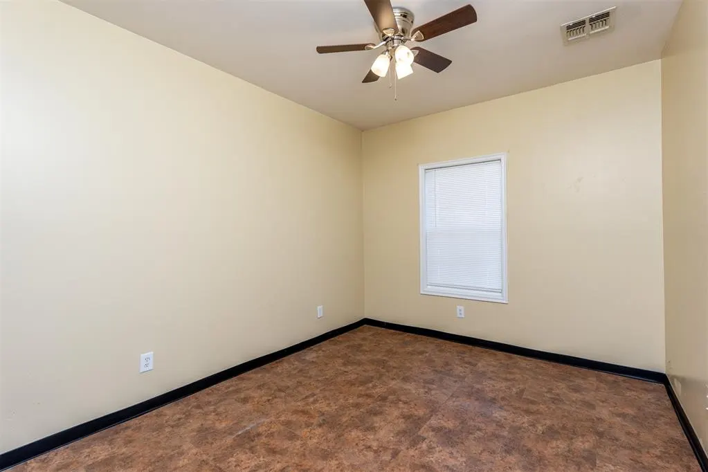 Photo 16 — 4 S Hillcrest Way, Okemah, OK 74859