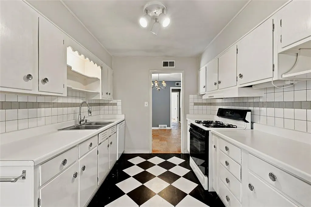 Photo 7 — 2649 Lakeside Drive, Oklahoma City, OK 73120