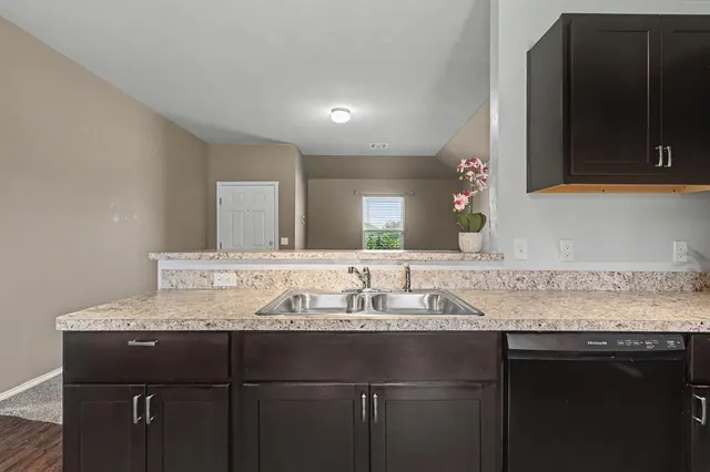 Photo 7 — 9804 Glover River Drive, Yukon, OK 73099
