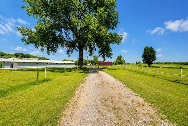 Photo 3 — 18699 Grayson Boulevard, Henryetta, OK 74437