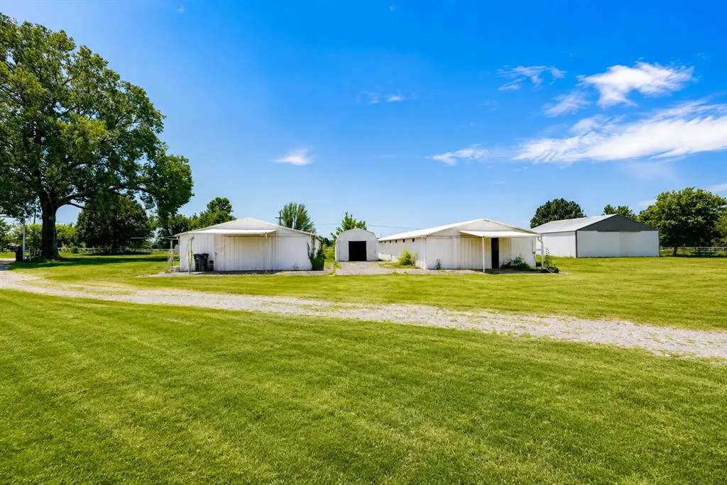 Photo 5 — 18699 Grayson Boulevard, Henryetta, OK 74437