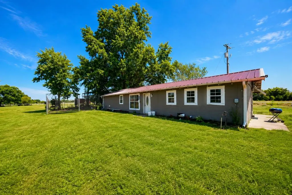 Photo 6 — 18699 Grayson Boulevard, Henryetta, OK 74437