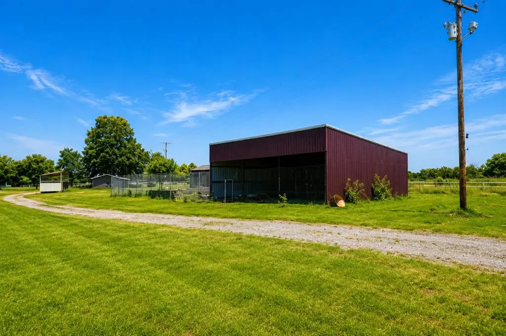 Photo 7 — 18699 Grayson Boulevard, Henryetta, OK 74437
