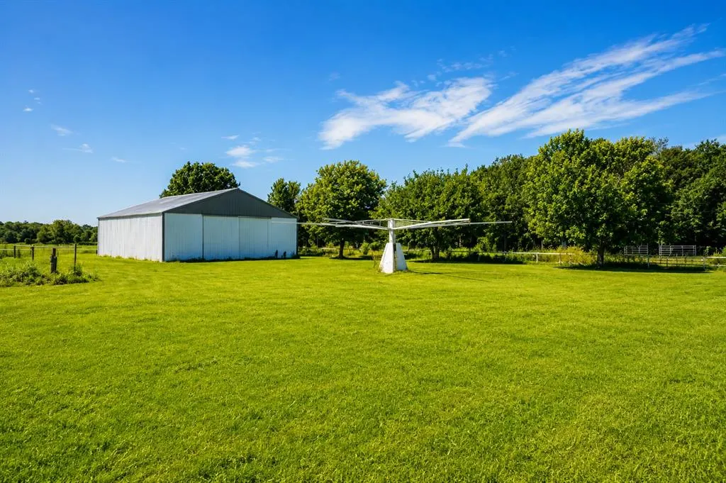 Photo 13 — 18699 Grayson Boulevard, Henryetta, OK 74437