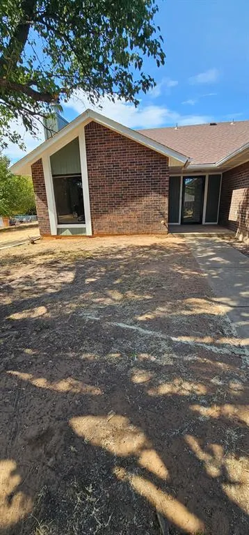 Photo 3 — 1029 Oak Hill Drive, Oklahoma City, OK 73110
