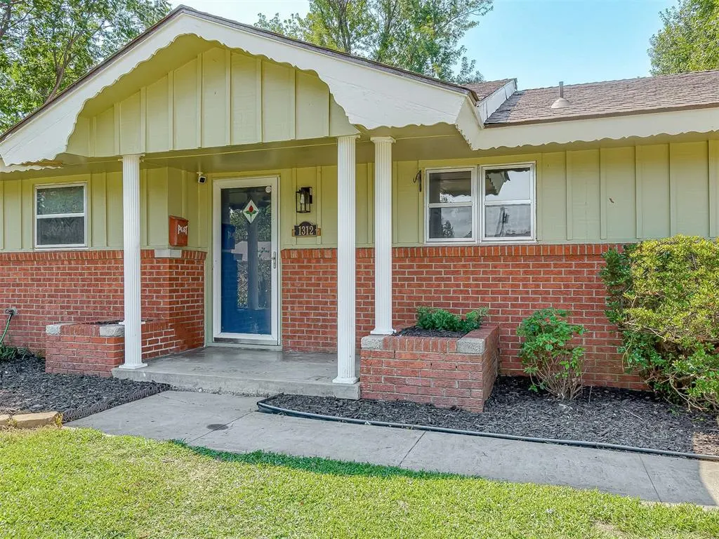 Photo 2 — 1312 Glenwood Street, Norman, OK 73069