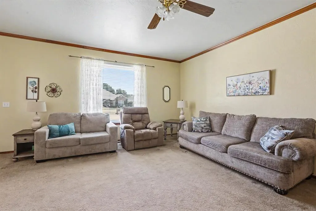 Photo 6 — 709 Azalea Hill Drive, Yukon, OK 73099