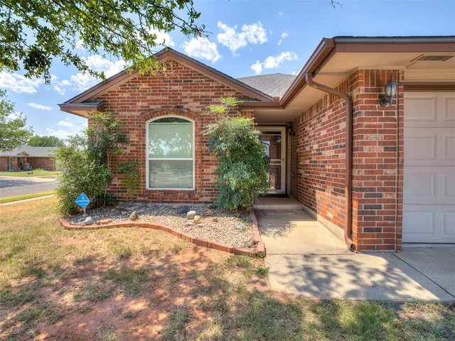 Photo 5 — 521 Apache Gate Drive, Yukon, OK 73099