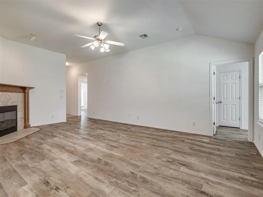 Photo 8 — 521 Apache Gate Drive, Yukon, OK 73099