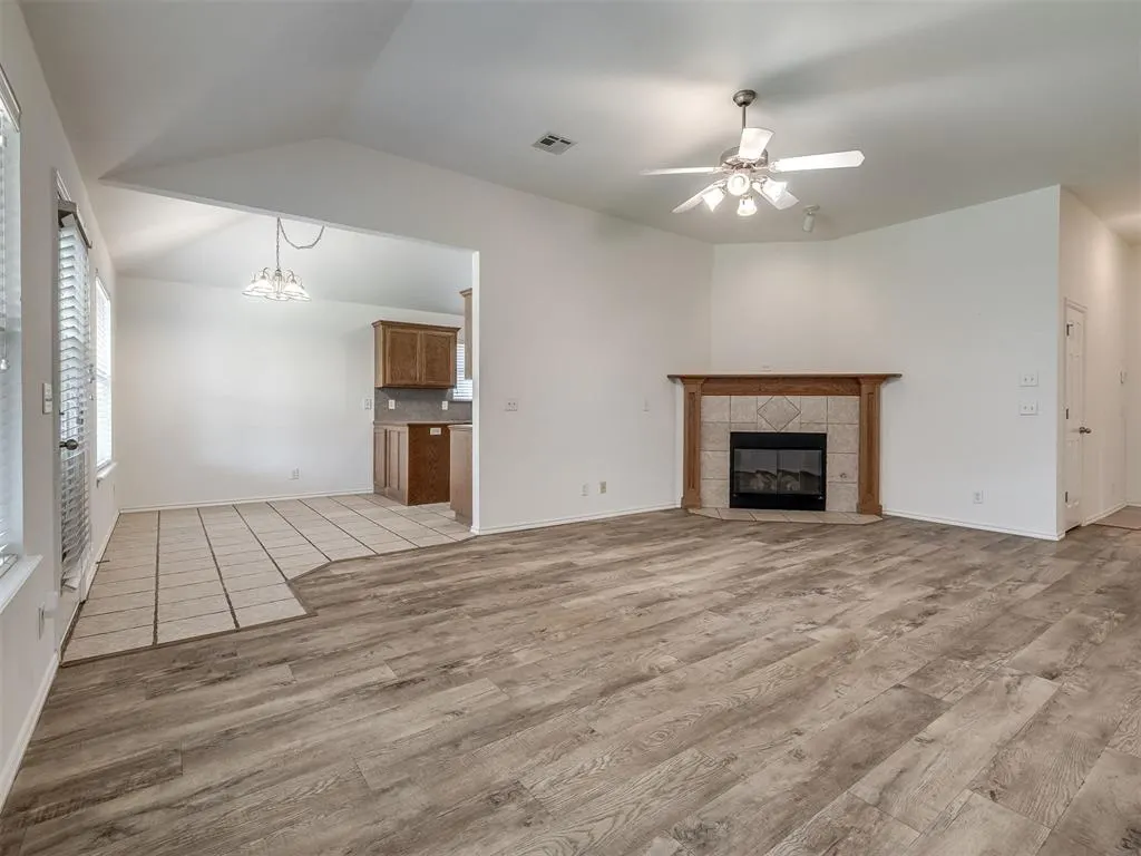 Photo 10 — 521 Apache Gate Drive, Yukon, OK 73099