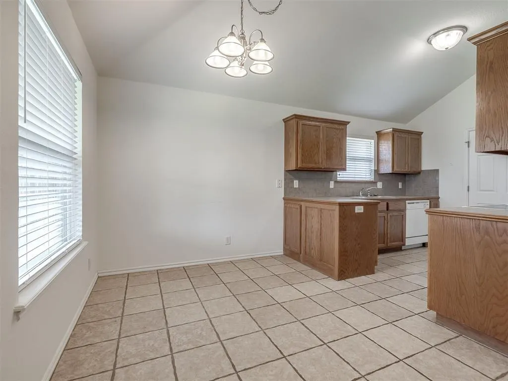 Photo 12 — 521 Apache Gate Drive, Yukon, OK 73099