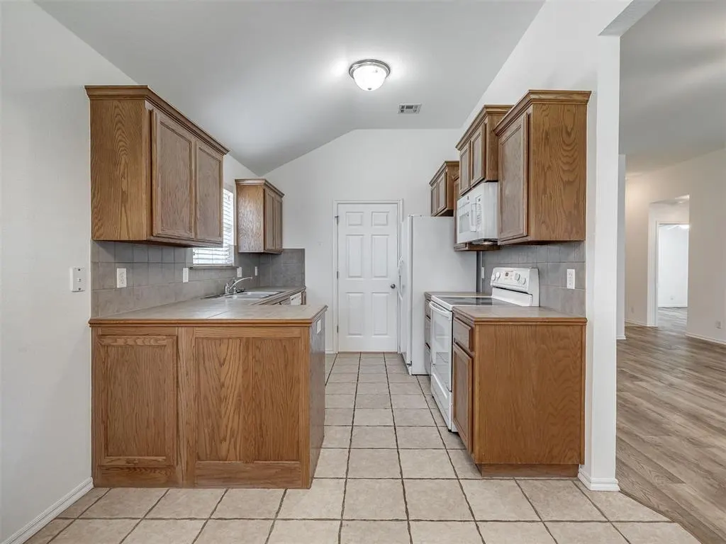 Photo 14 — 521 Apache Gate Drive, Yukon, OK 73099