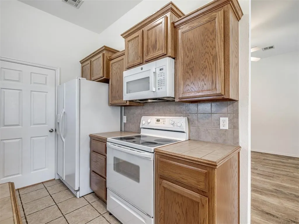 Photo 15 — 521 Apache Gate Drive, Yukon, OK 73099