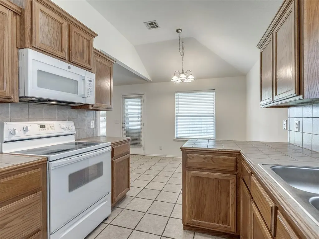 Photo 17 — 521 Apache Gate Drive, Yukon, OK 73099
