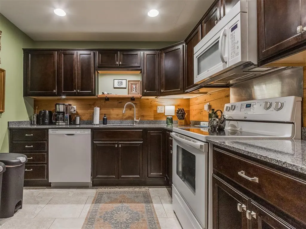 Photo 16 — 401 SE 12th Avenue 114, Norman, OK 73071