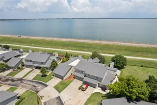 Sold home at 9814 NW Hefner Village Drive