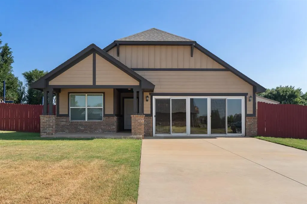 Front exterior — 1430 Lakeview Drive, Edmond, OK 73034