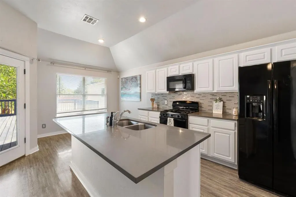 Photo 3 — 1430 Lakeview Drive, Edmond, OK 73034