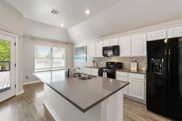 Photo 3 — 1430 Lakeview Drive, Edmond, OK 73034