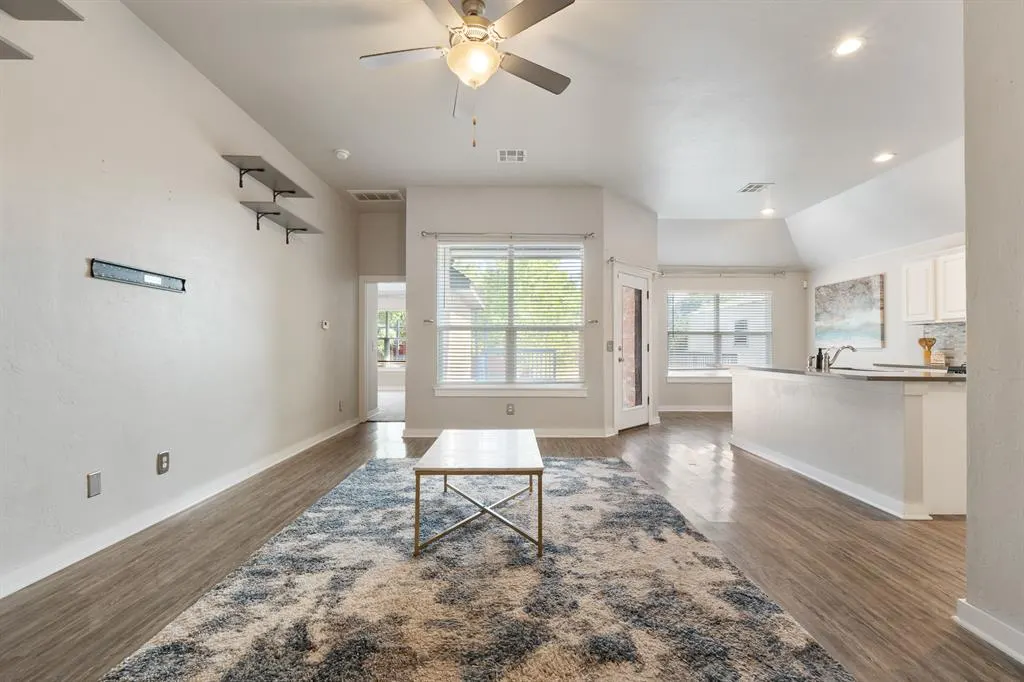 Photo 4 — 1430 Lakeview Drive, Edmond, OK 73034