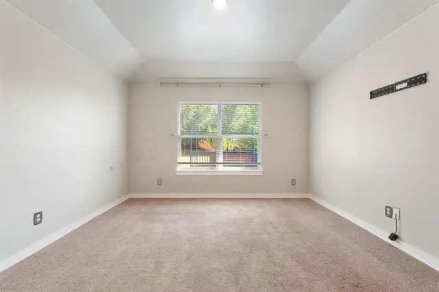 Photo 5 — 1430 Lakeview Drive, Edmond, OK 73034