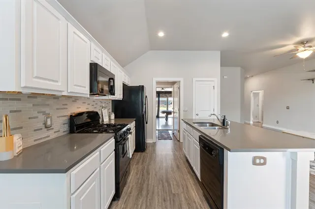 Photo 2 — 1430 Lakeview Drive, Edmond, OK 73034