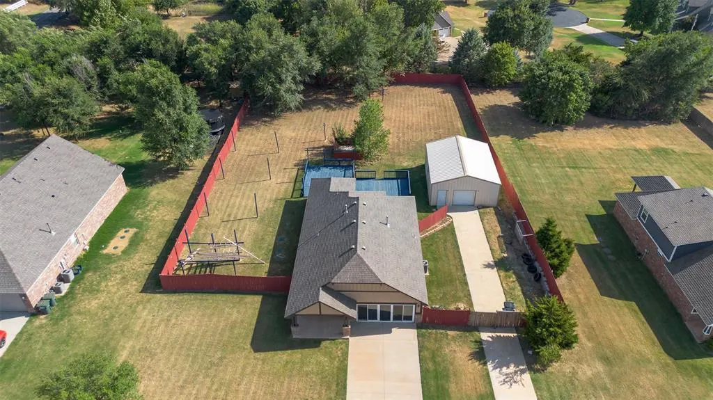 Front exterior — 1430 Lakeview Drive, Edmond, OK 73034