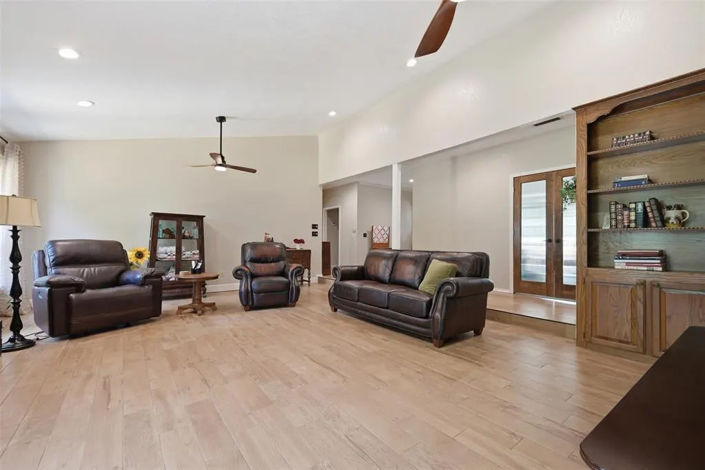 Photo 7 — 8008 Forest Lane, Oklahoma City, OK 73150