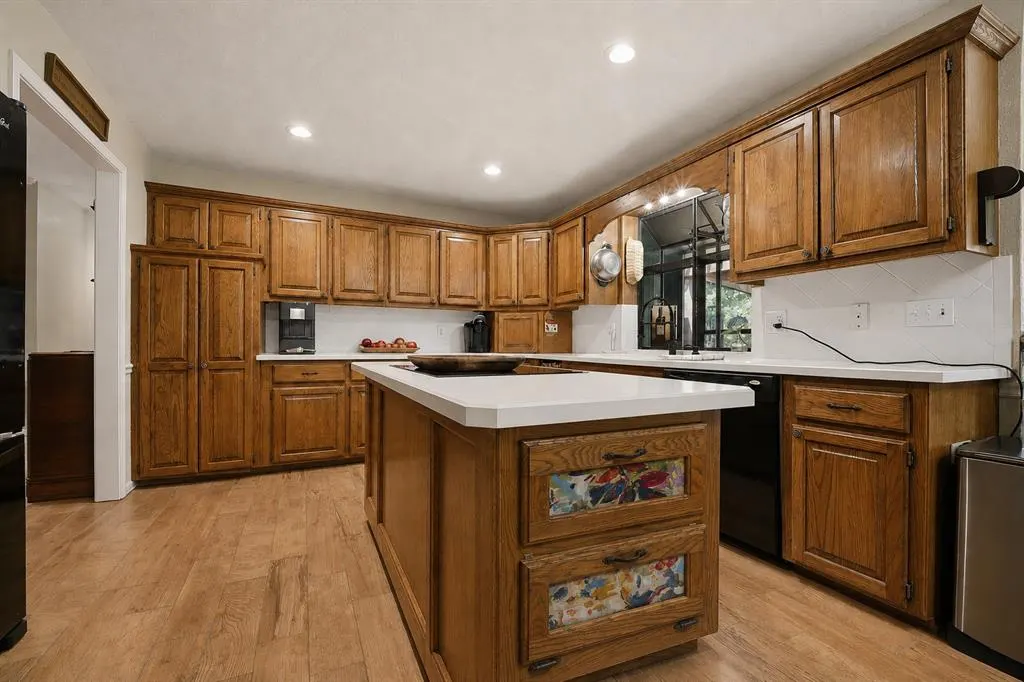 Photo 8 — 8008 Forest Lane, Oklahoma City, OK 73150