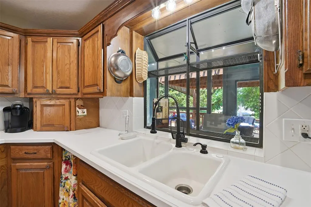 Photo 9 — 8008 Forest Lane, Oklahoma City, OK 73150