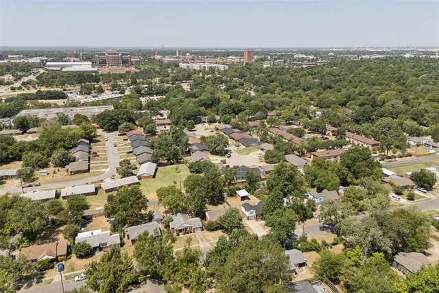 Photo 2 — 1914 Virginia Street, Norman, OK 73071