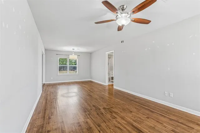 Photo 4 — 409 W Douglas Drive, Midwest City, OK 73110