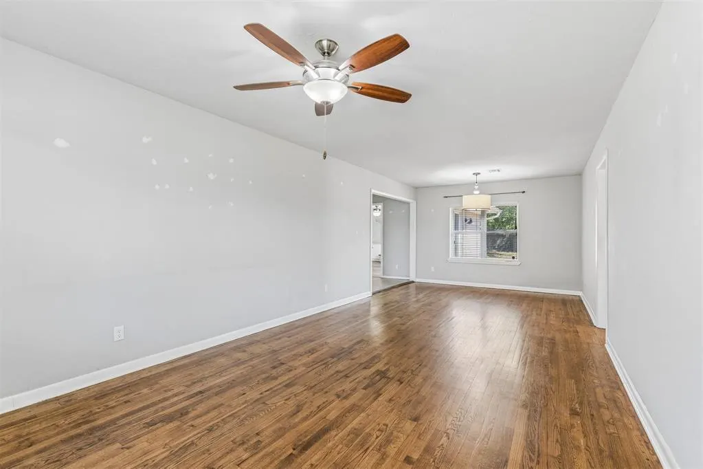 Photo 11 — 409 W Douglas Drive, Midwest City, OK 73110