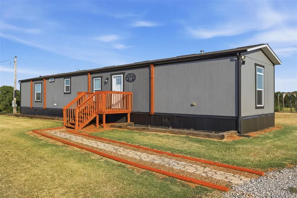 Photo 3 — 10563 184th Street, Lindsay, OK 73052