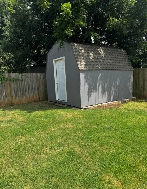 Photo 17 — 10416 Dover Drive, Yukon, OK 73099