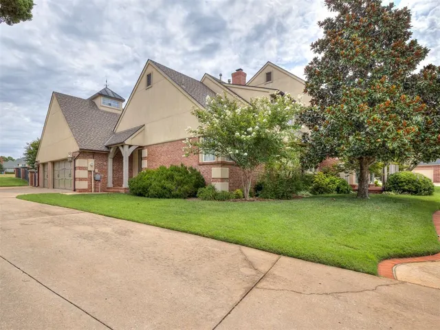Photo 4 — 5812 Country Club Drive, Edmond, OK 73025