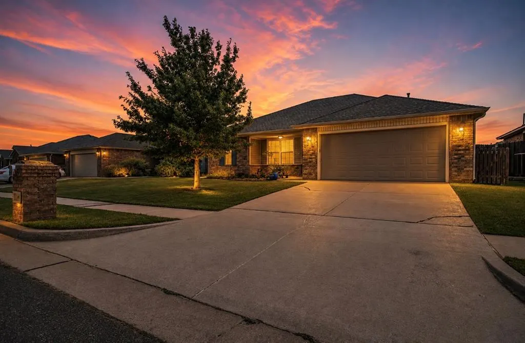 Photo 4 — 2900 Sunberry Way, Yukon, OK 73099