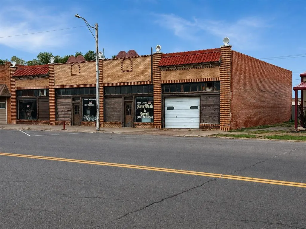 Front exterior — 110 E Broadway Street, Hollis, OK 73550