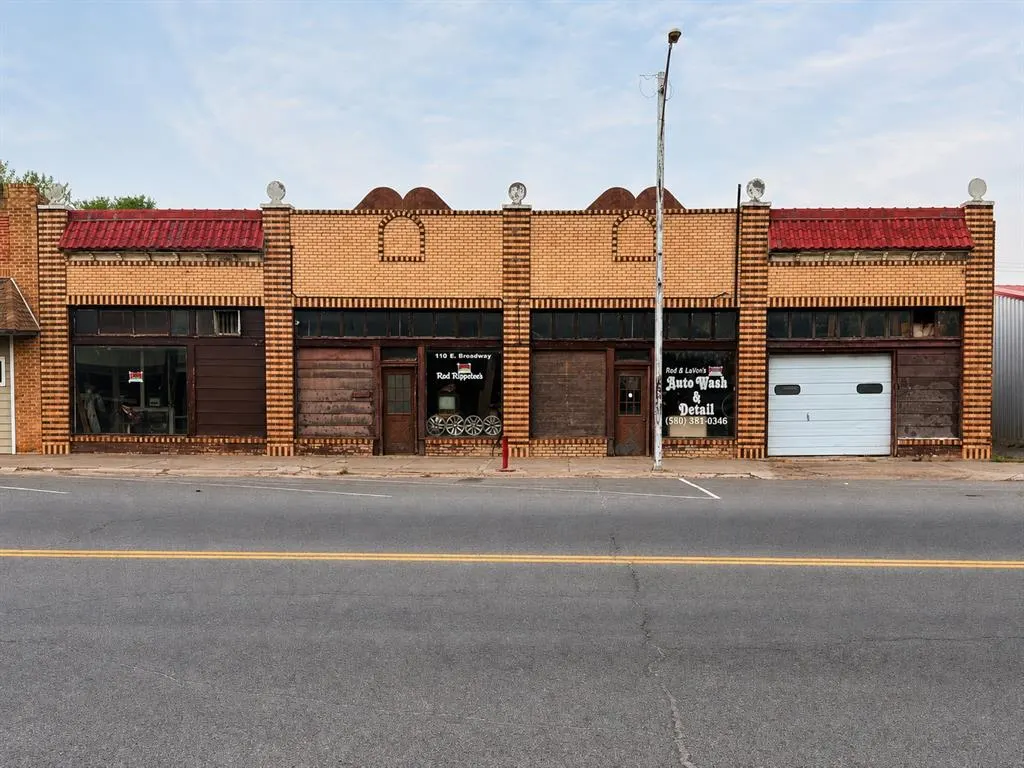 Photo 2 — 110 E Broadway Street, Hollis, OK 73550