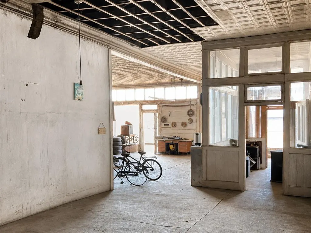 Photo 12 — 110 E Broadway Street, Hollis, OK 73550