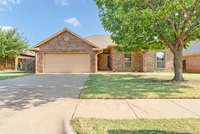Photo 5 — 1717 Hemingway Drive, Edmond, OK 73013