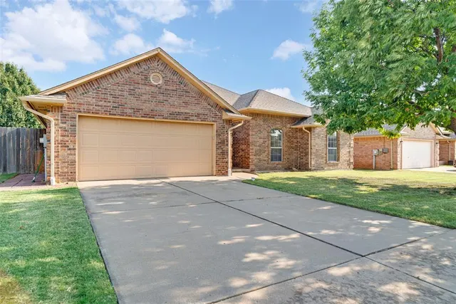 Photo 6 — 1717 Hemingway Drive, Edmond, OK 73013