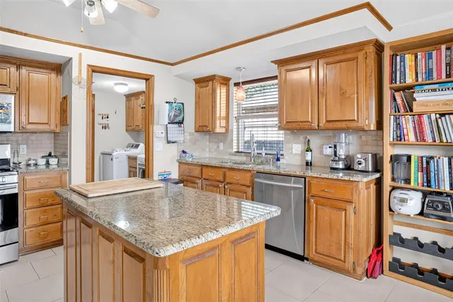 Photo 2 — 1717 Hemingway Drive, Edmond, OK 73013