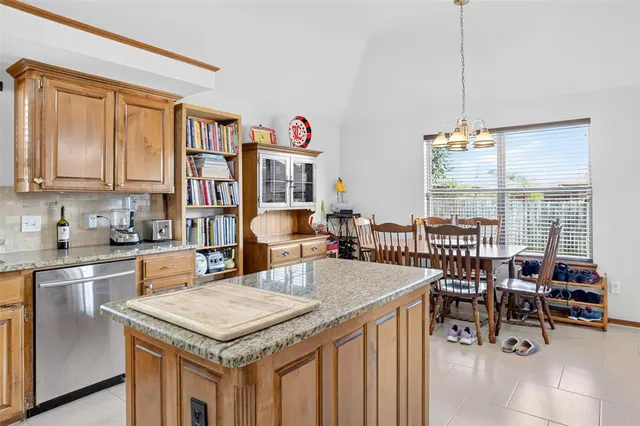 Photo 4 — 1717 Hemingway Drive, Edmond, OK 73013