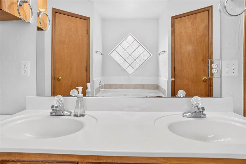 Photo 18 — 1717 Hemingway Drive, Edmond, OK 73013