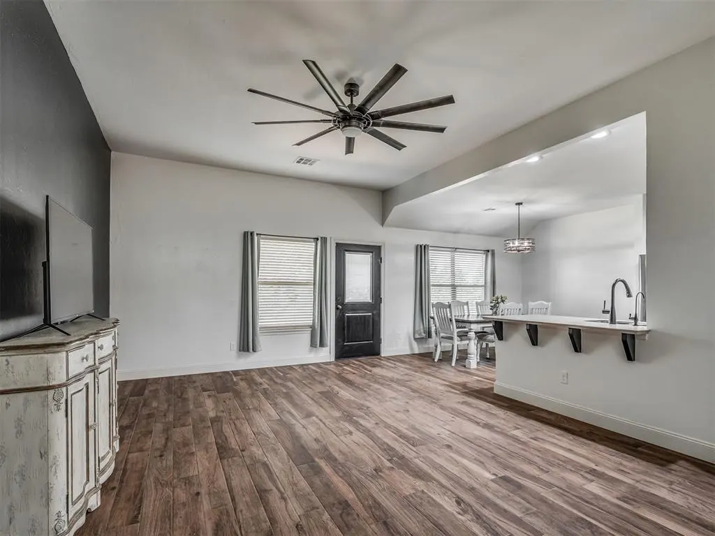 Photo 2 — 5741 Timberland Xing, Guthrie, OK 73044