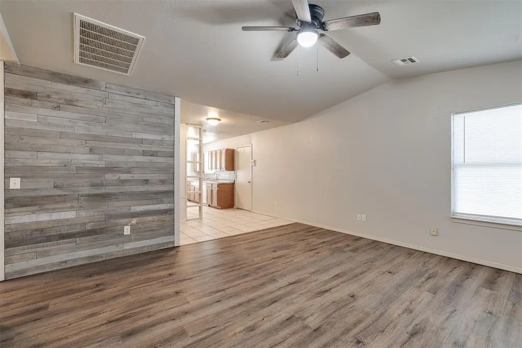 Photo 3 — 912 Danbury Place, Yukon, OK 73099