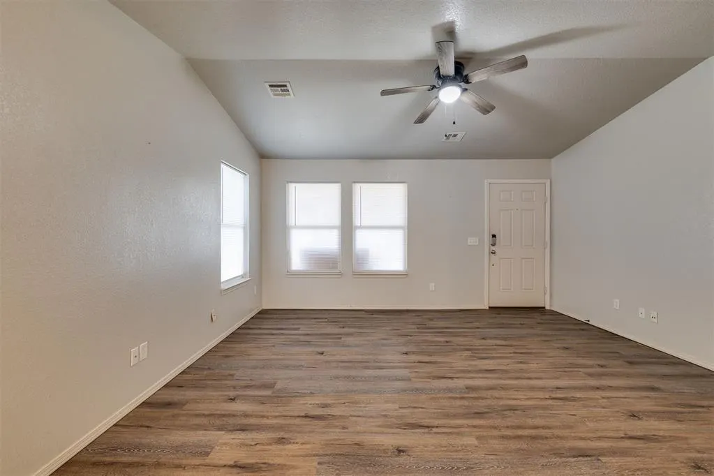 Photo 8 — 912 Danbury Place, Yukon, OK 73099