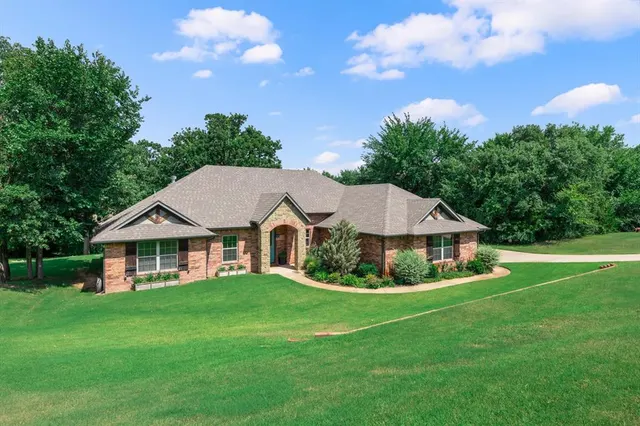 Photo 2 — 14220 Red Oak Drive, Edmond, OK 73034