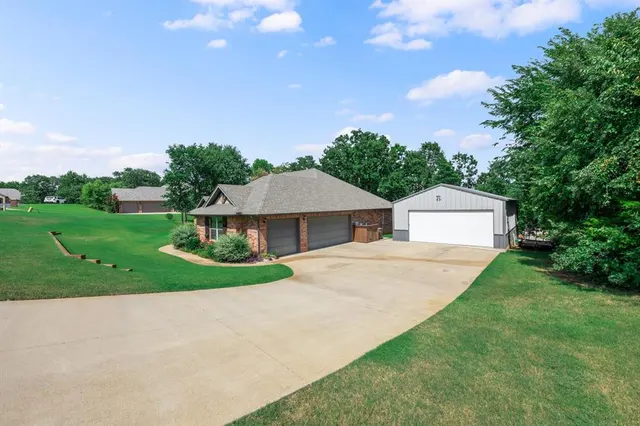 Photo 3 — 14220 Red Oak Drive, Edmond, OK 73034